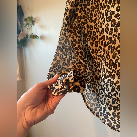 GUESS Medium Leopard Animal Pattern long sleeve blouse - Picture 6 of 7